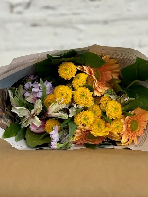Empowering Blooms Club Weekly Flower Bouquet Subscription - Image 2
