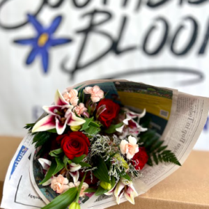 Love in Bloom Bouquet Deluxe