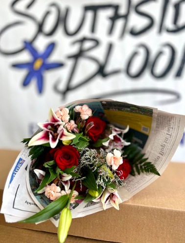 Love in Bloom Bouquet Deluxe